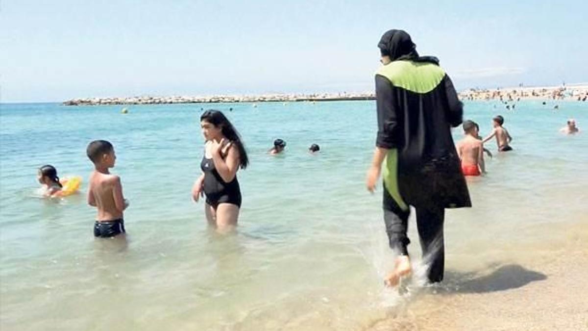 Cannes kıyılarında haşema yasak