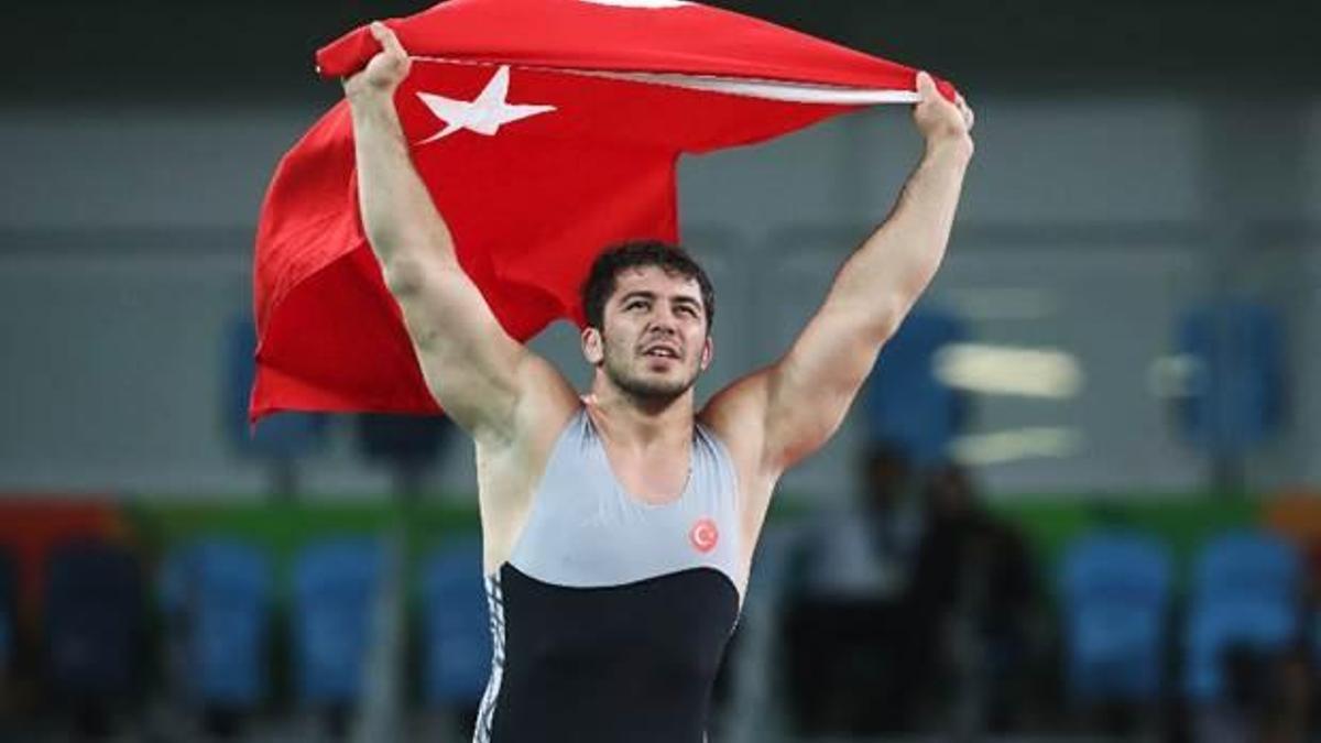 Cenk İldem, Rumen Ciurariu'yu yenerek bronz madalya elde etti