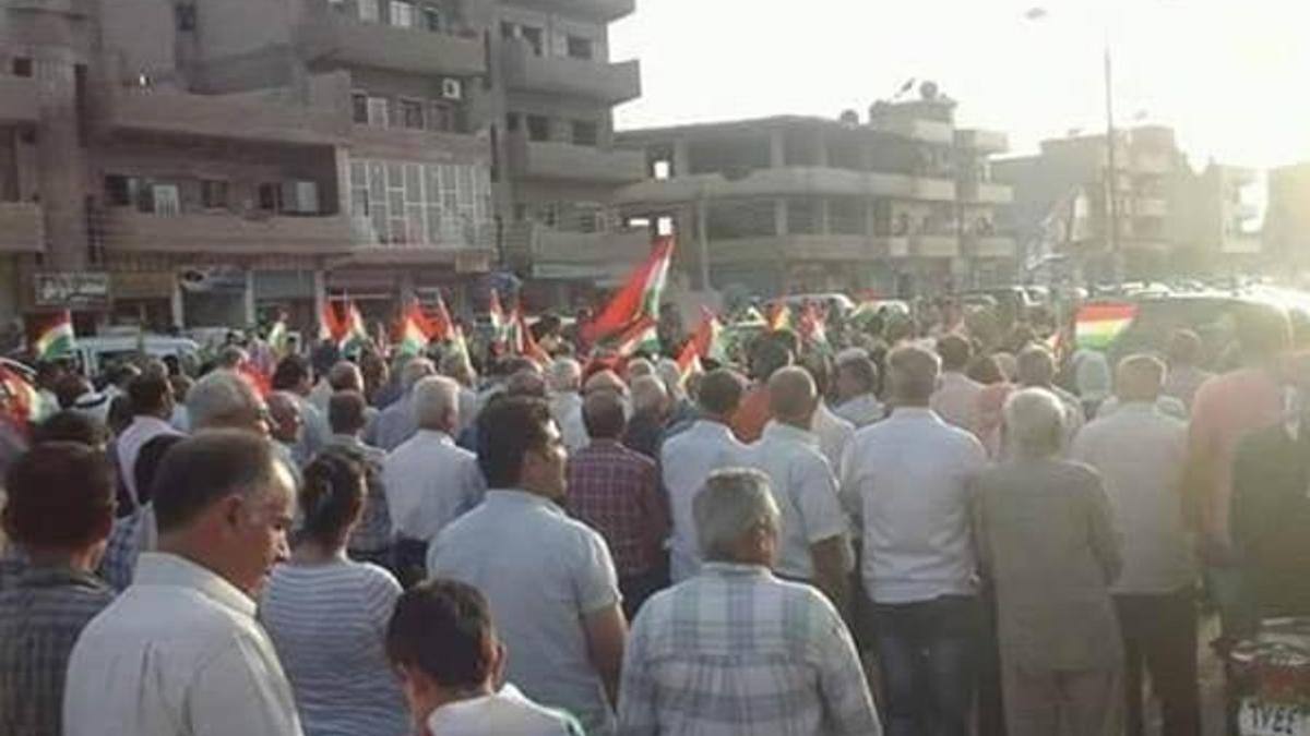 Kamışlı'da Kürtler PYD'yi protesto etti