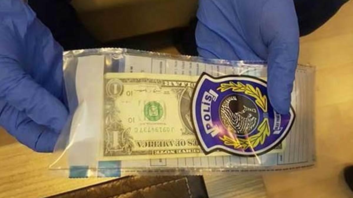 Ergenekon Savcısı’ndan 1 dolar çıktı