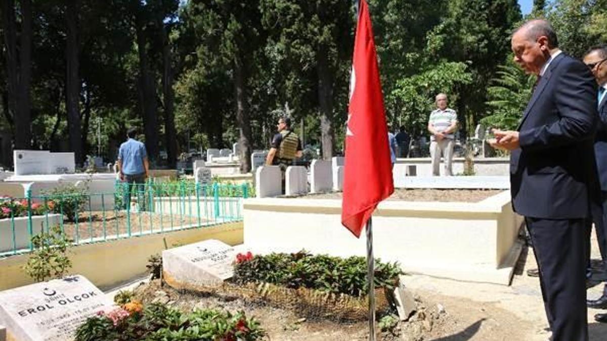Cumhurbaşkanı Erdoğan’dan kabir ziyareti
