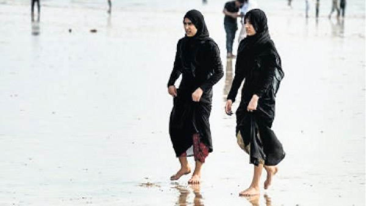 İtalya’da haşema yasağı önerisine ‘rahibeler bikini giymiyor’ yanıtı