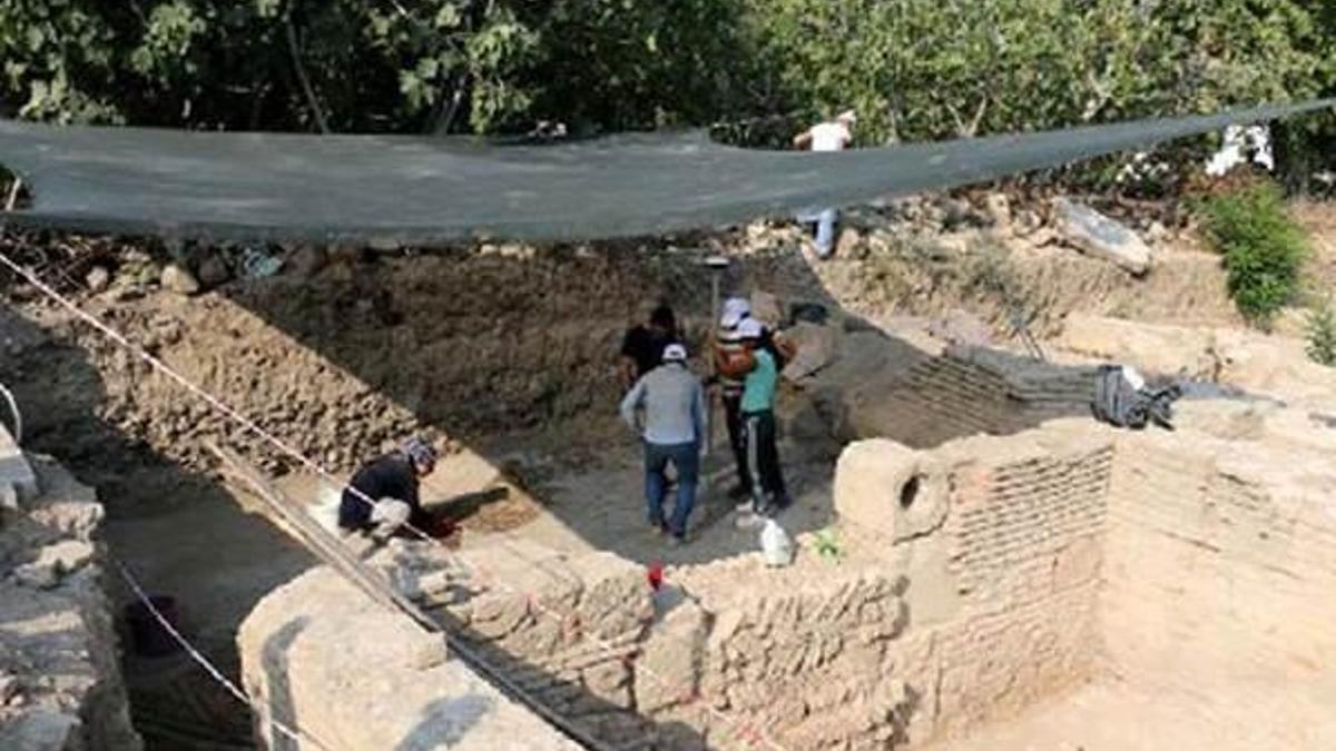 Yumurtalık'ta Poseidon tasvirli mozaik bulundu