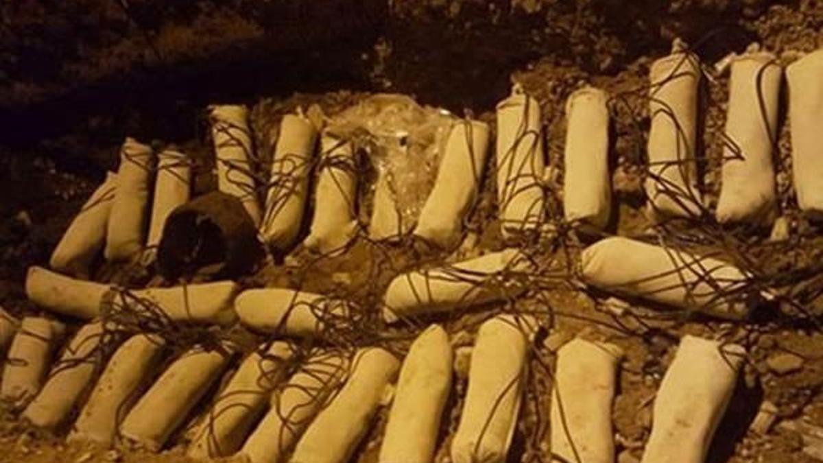 Korkutan görüntü: Kablo ile bağlanan torbalar...