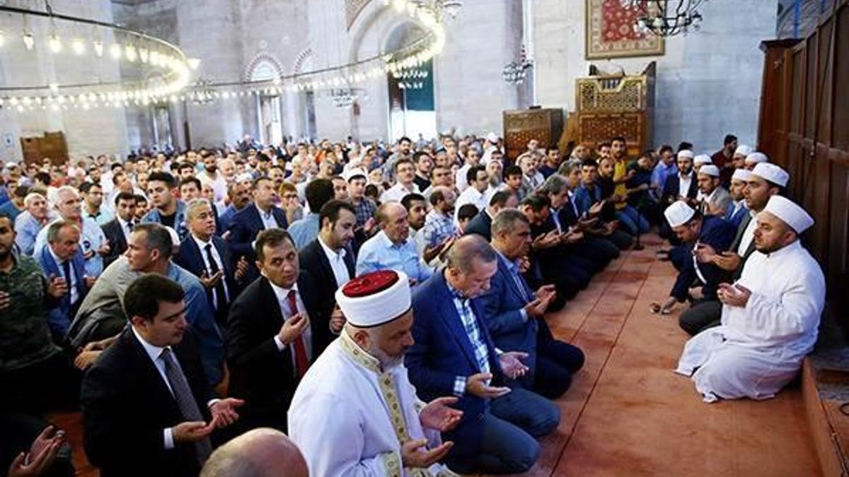 Erdoğan İlhan Varank için okutulan mevlide katıldı