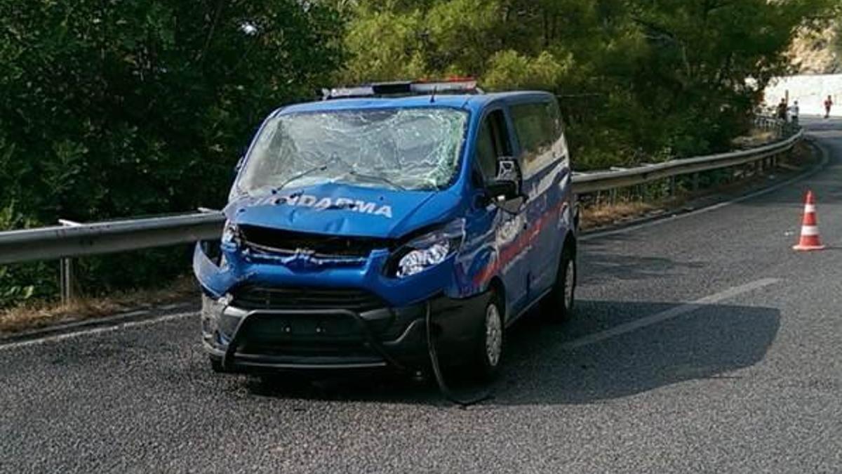Antalya'da askeri araca saldırı: 3 yaralı