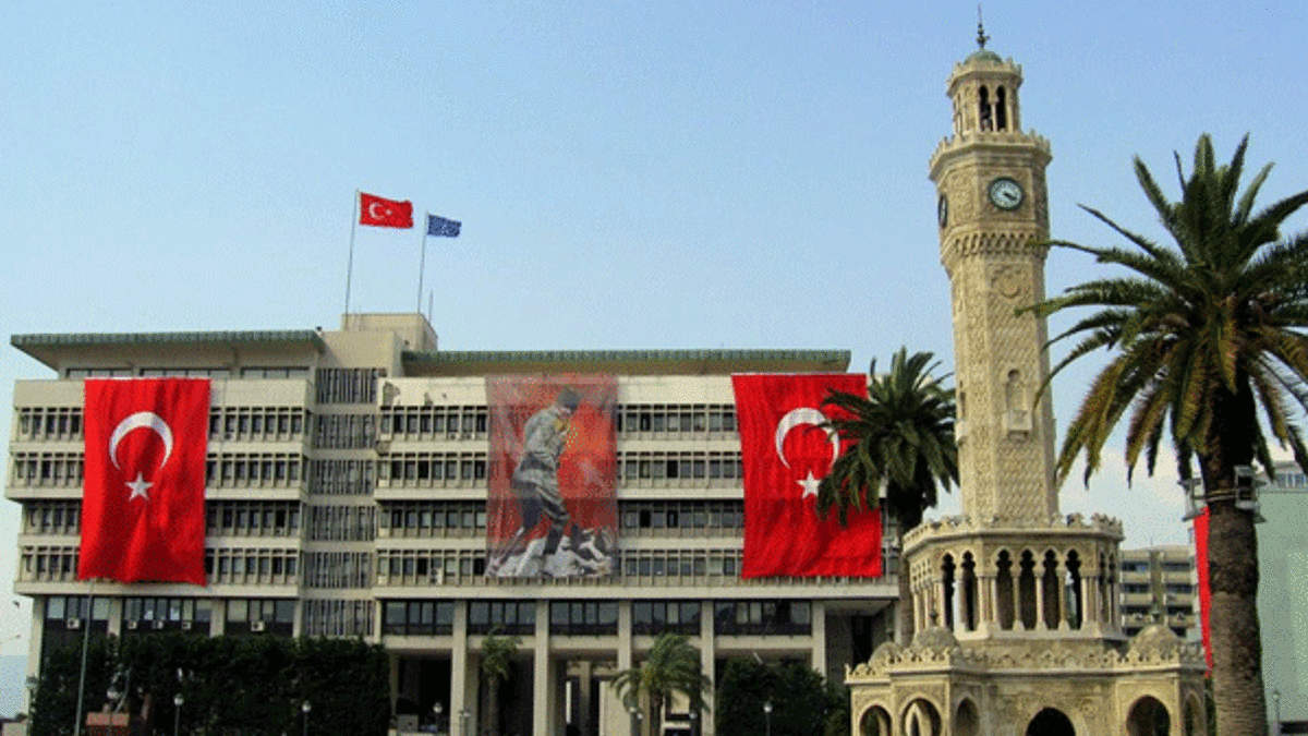 İzmir Büyükşehir’in 41 personelinden FETÖ savunması istendi