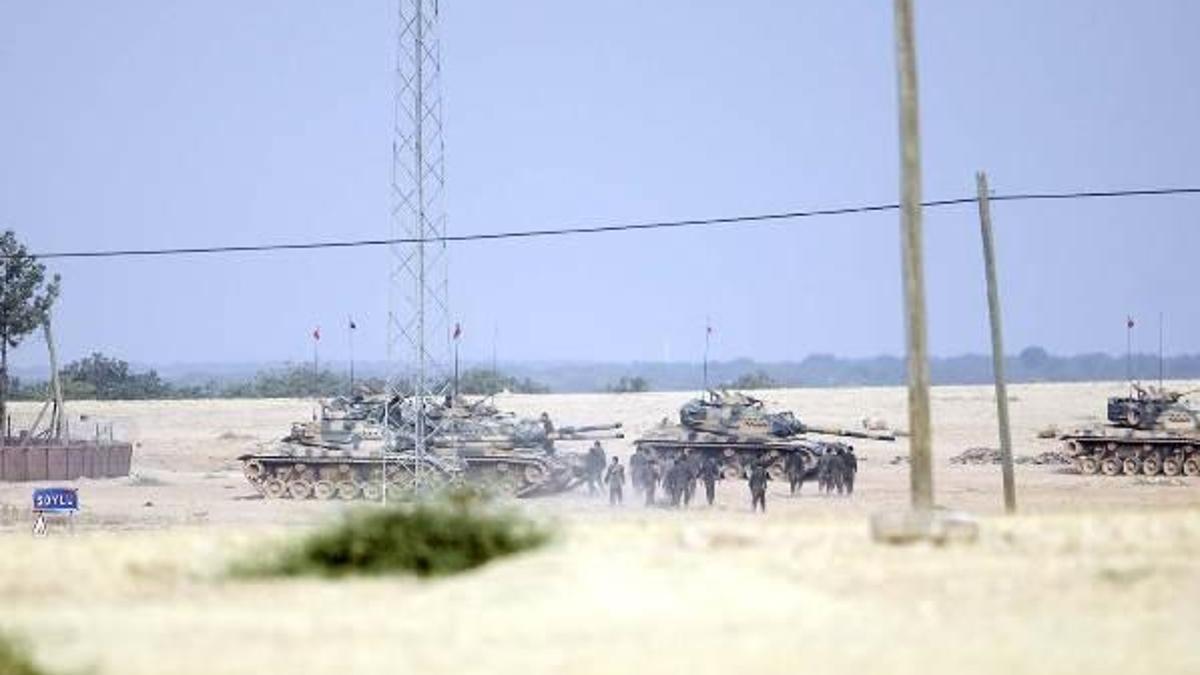 Tanklar Suriye'ye geçti