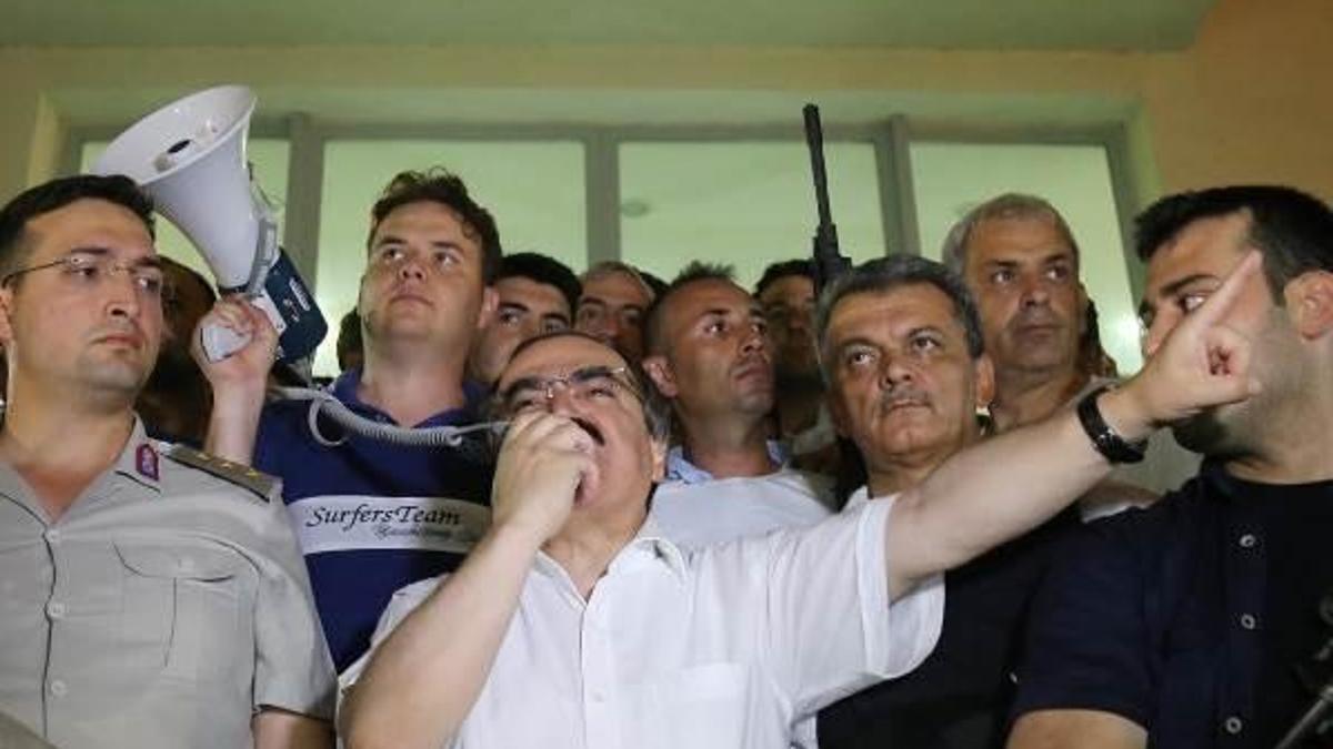 Sakarya Valisi Coş’un darbe gecesindeki telsiz konuşmaları yayınlandı