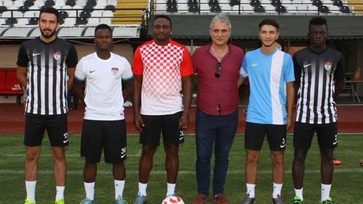 Manisaspor'dan imza şov!