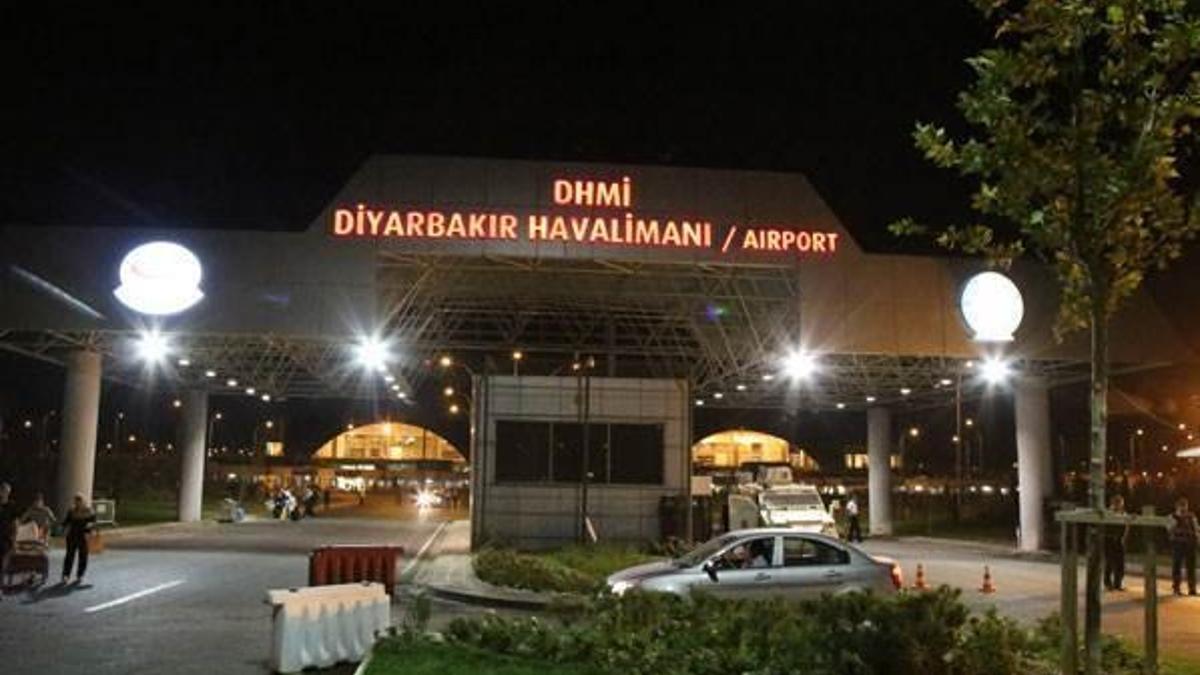 Diyarbakır'da havalimanına roketatarlı saldırı