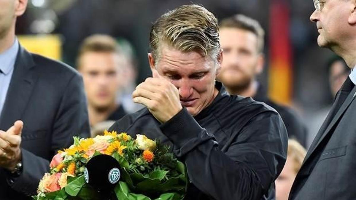 Schweinsteiger gözyaşlarıyla veda etti