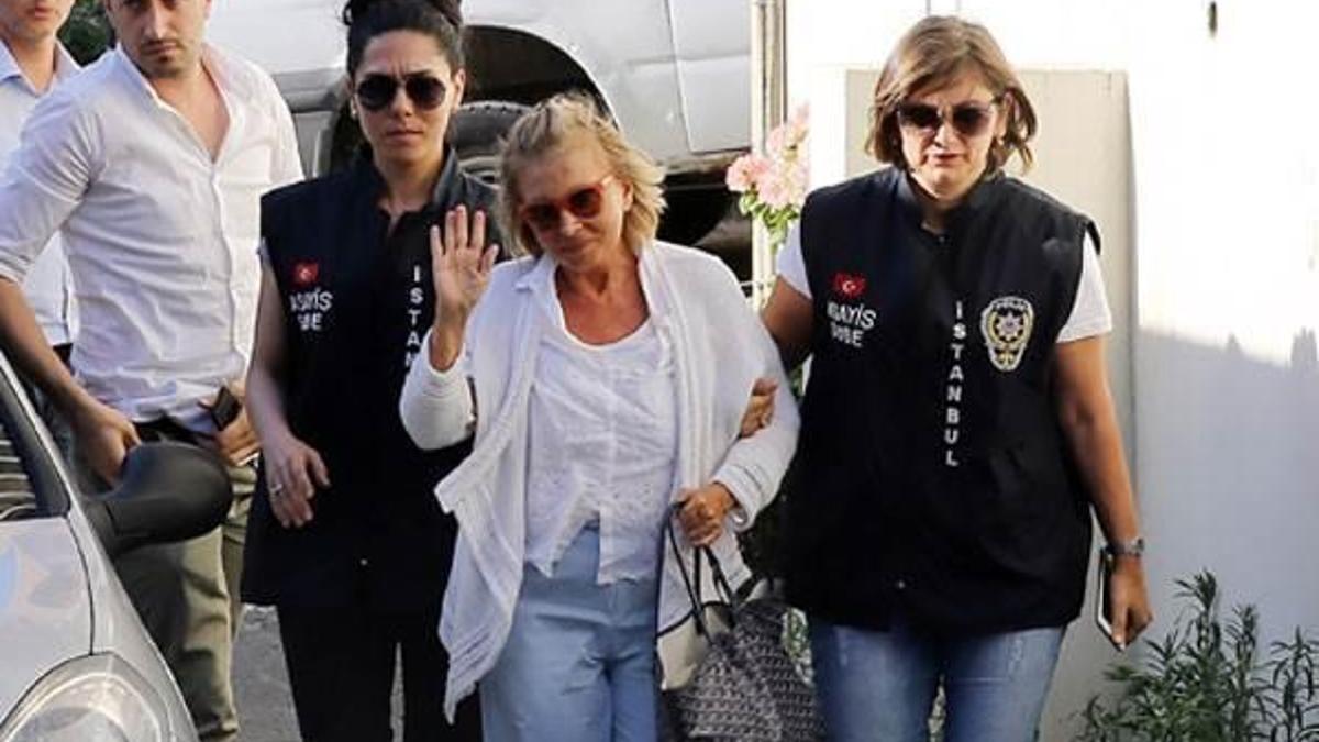 Nazlı Ilıcak'a darbe üstüne darbe