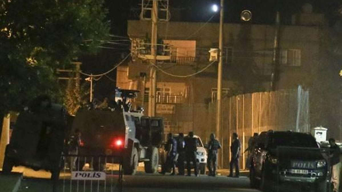 PKK, Siirt’te polis lojmanlarına roketatarla saldırdı