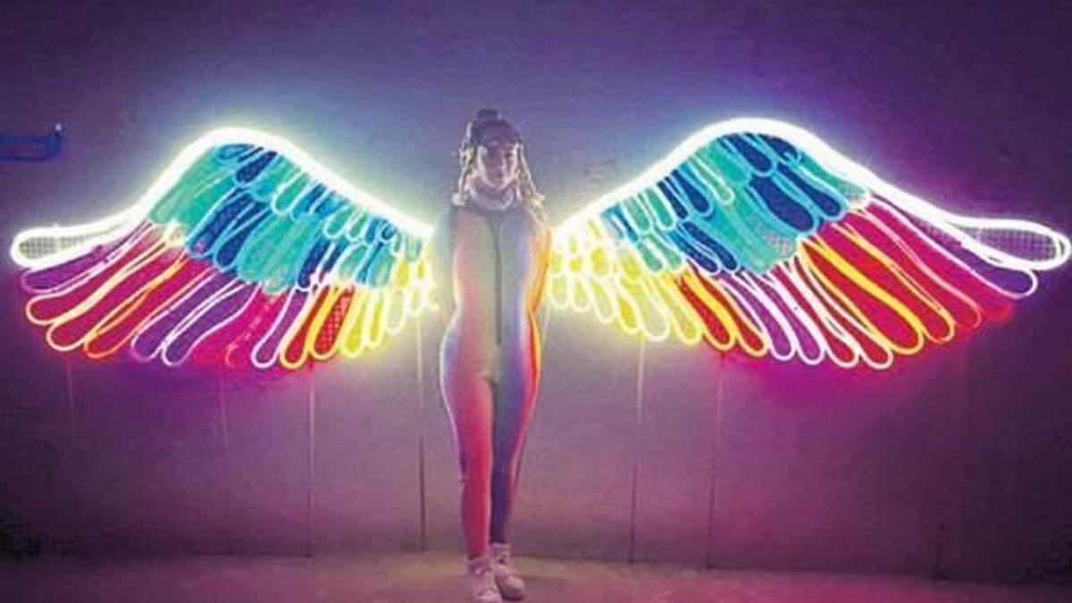 Katy kanatlandı