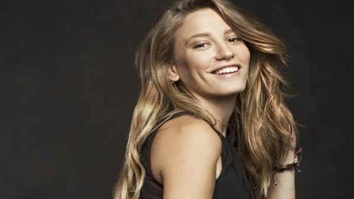 Serenay Sarıkaya kimdir?