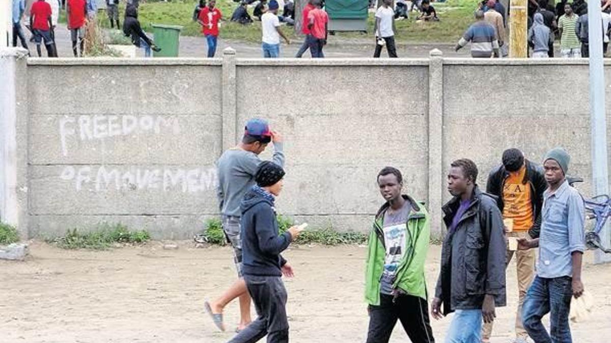 İngiltere Calais’te duvar inşa edecek