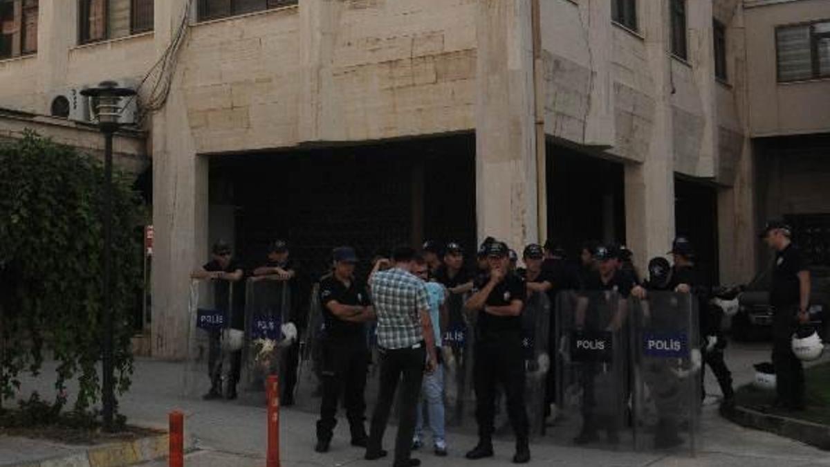 Hakkari'de kayyum atanmasında gerginlik