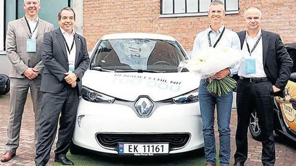 100 bininci elektrikli otoyu sattı