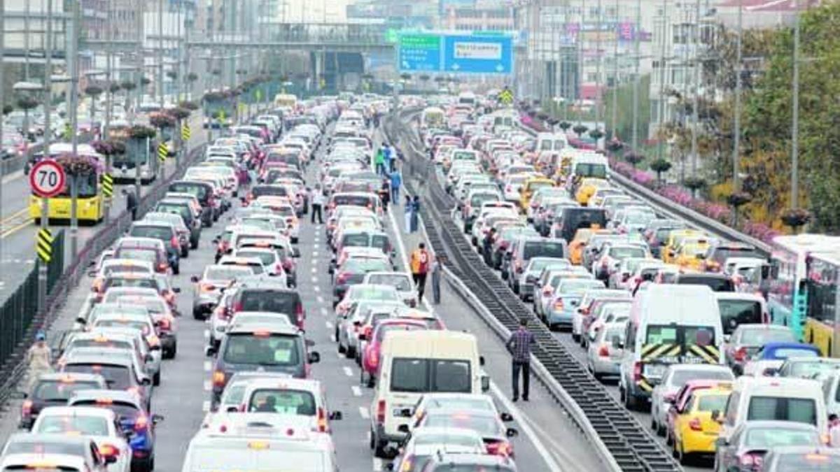 16 bini okul 55 bin servis bugün trafiğe çıkıyor