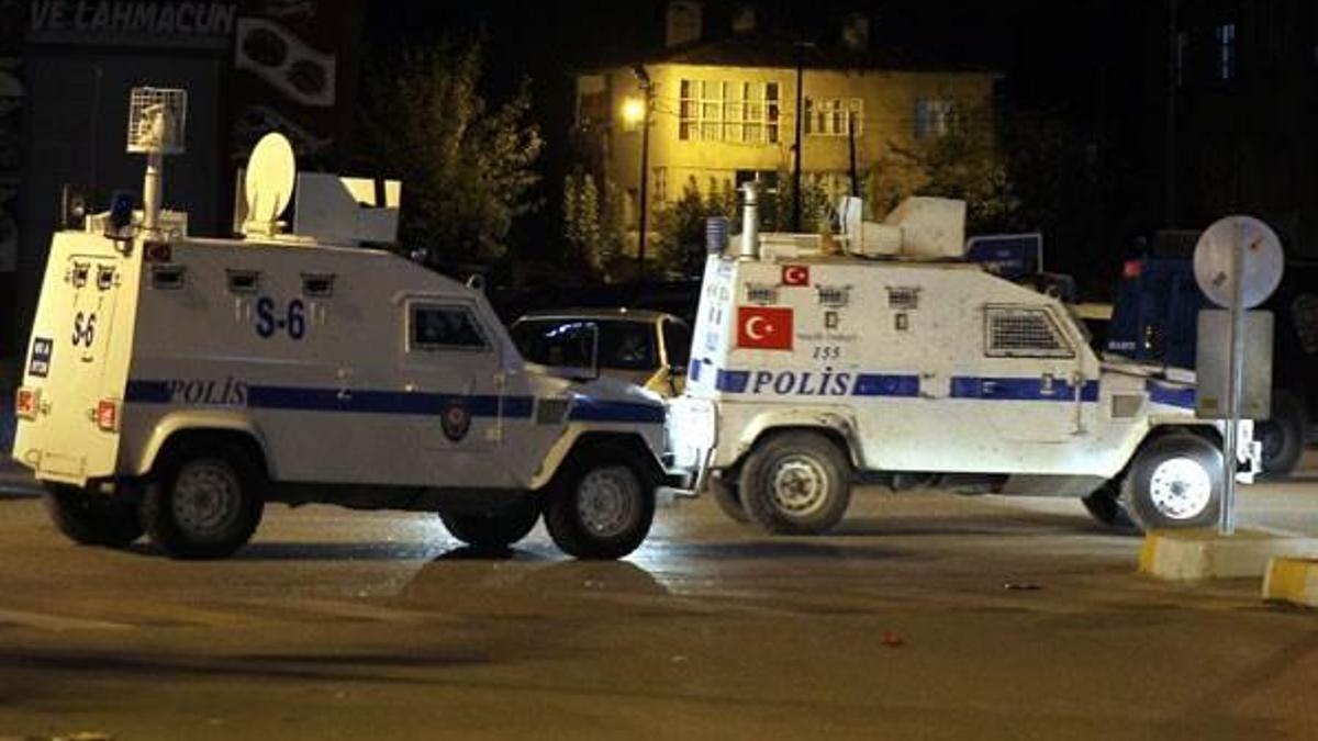 Van'da emniyet binasına saldırı