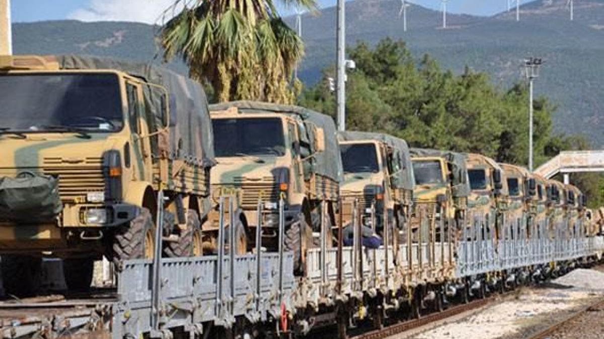 Adana'da askeri araçlar böyle sevk edildi!