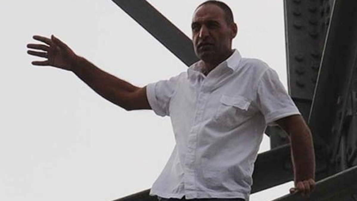 Hanife için yüksek gerilim hattına çıktı!