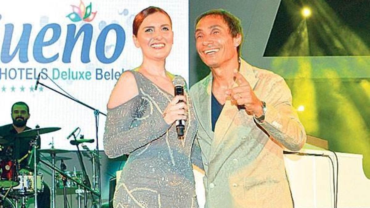 Ayakta kanun çaldı