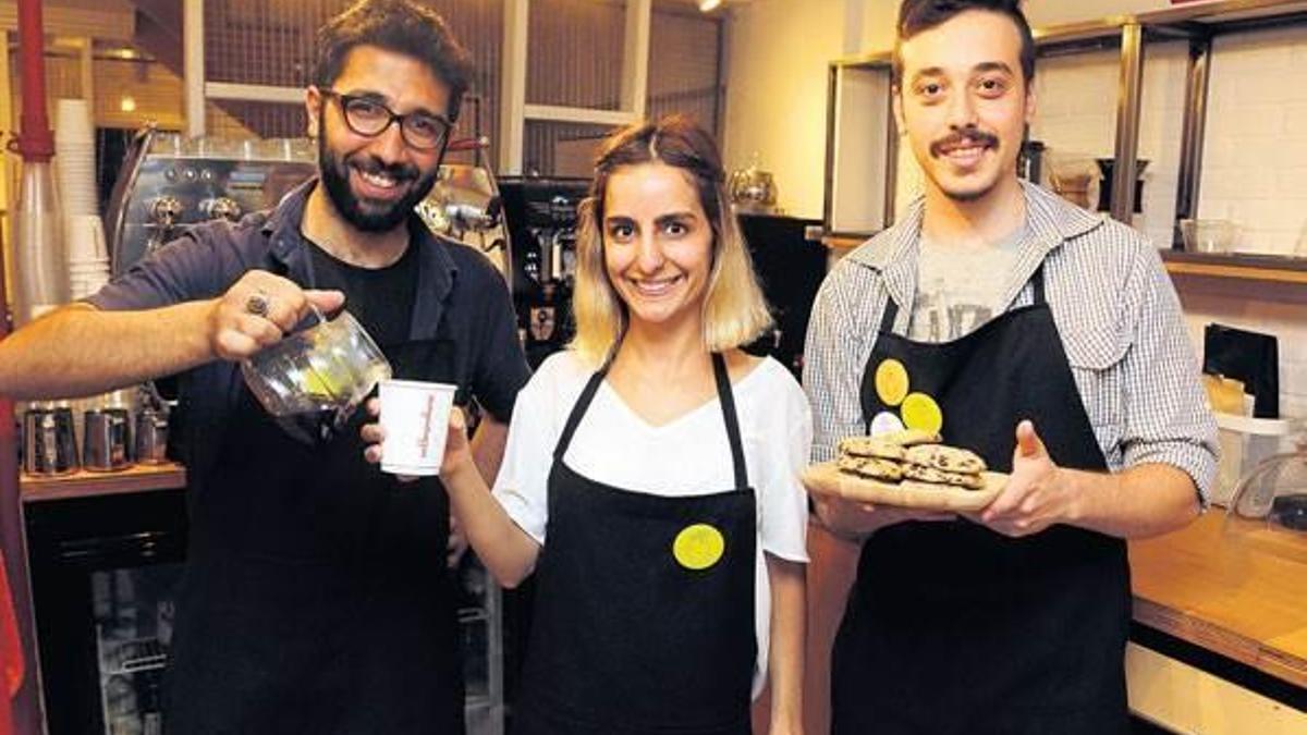 İşaret dilini öğrenip kahvenizi yudumlayın