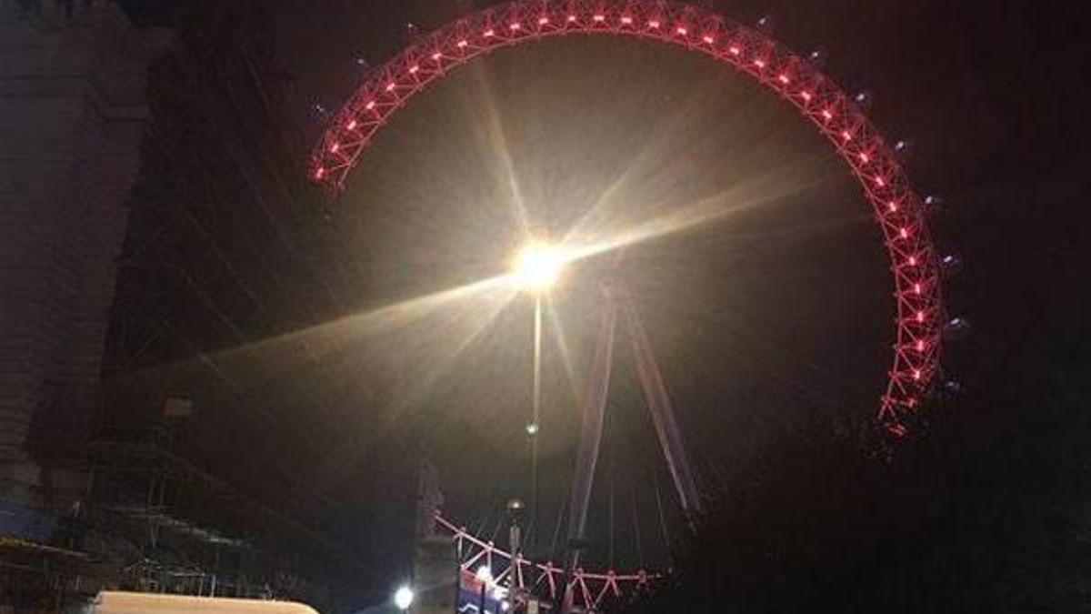 Londra'da dönme dolapta yüzlerce kişi mahsur kaldı