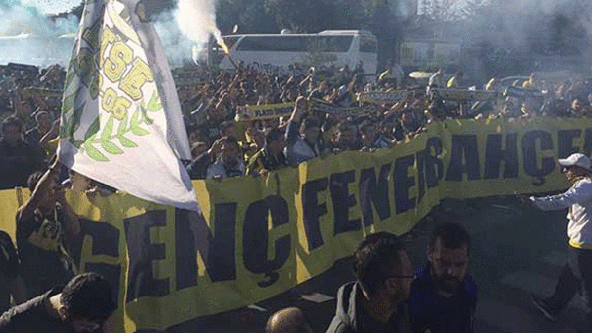 Ankara'da Fenerbahçe tribünleri karıştı