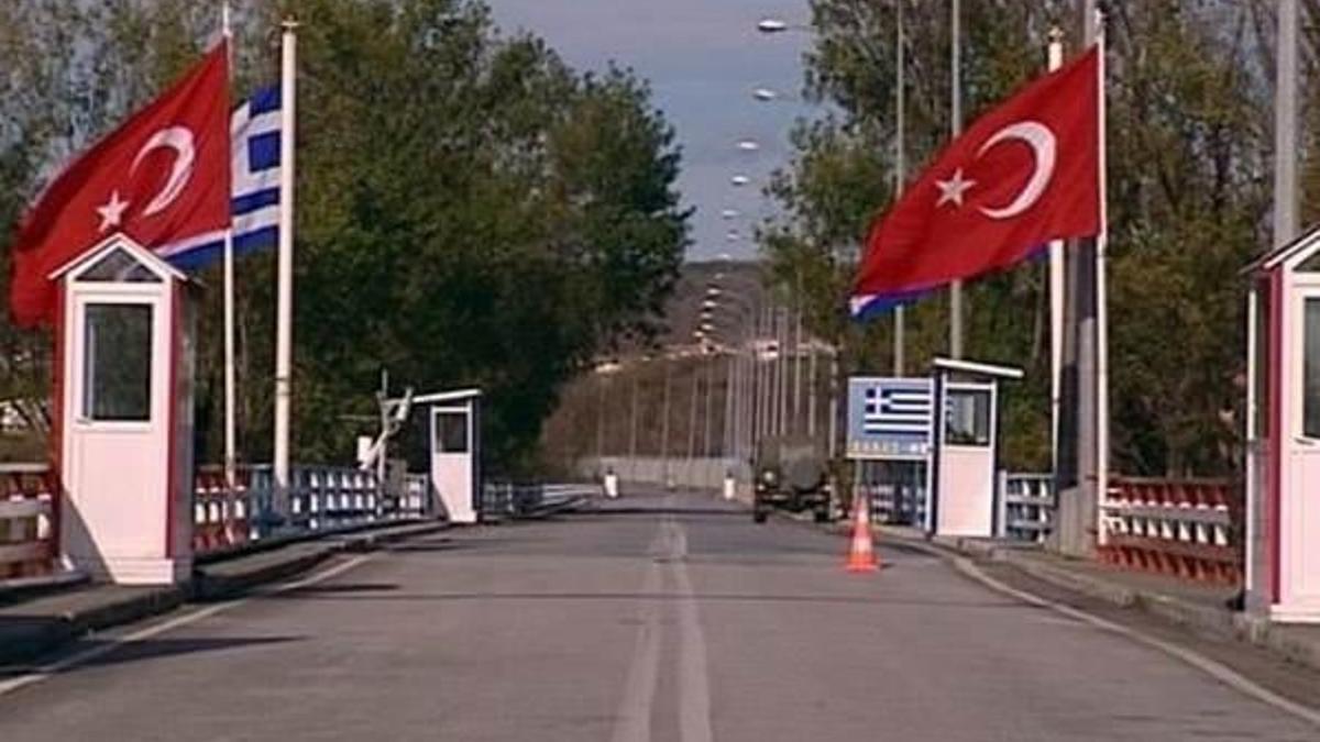Para ve altınlarla Yunanistan'a kaçtılar