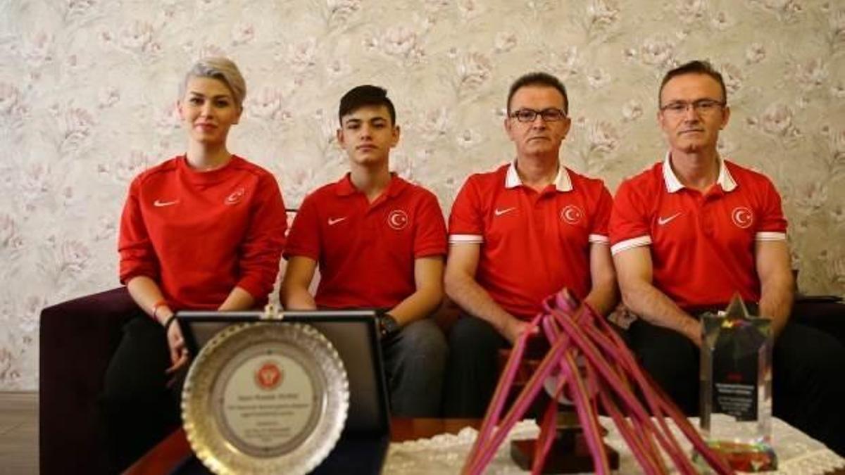 Tekvandoda 16 madalyanın 6'sı Yılmaz ailesinden
