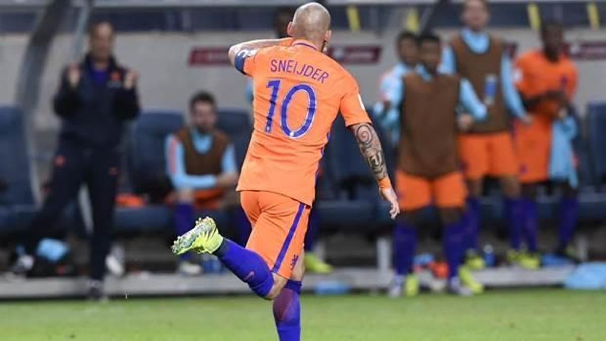 Sneijder Fransa maçında oynayamayacak