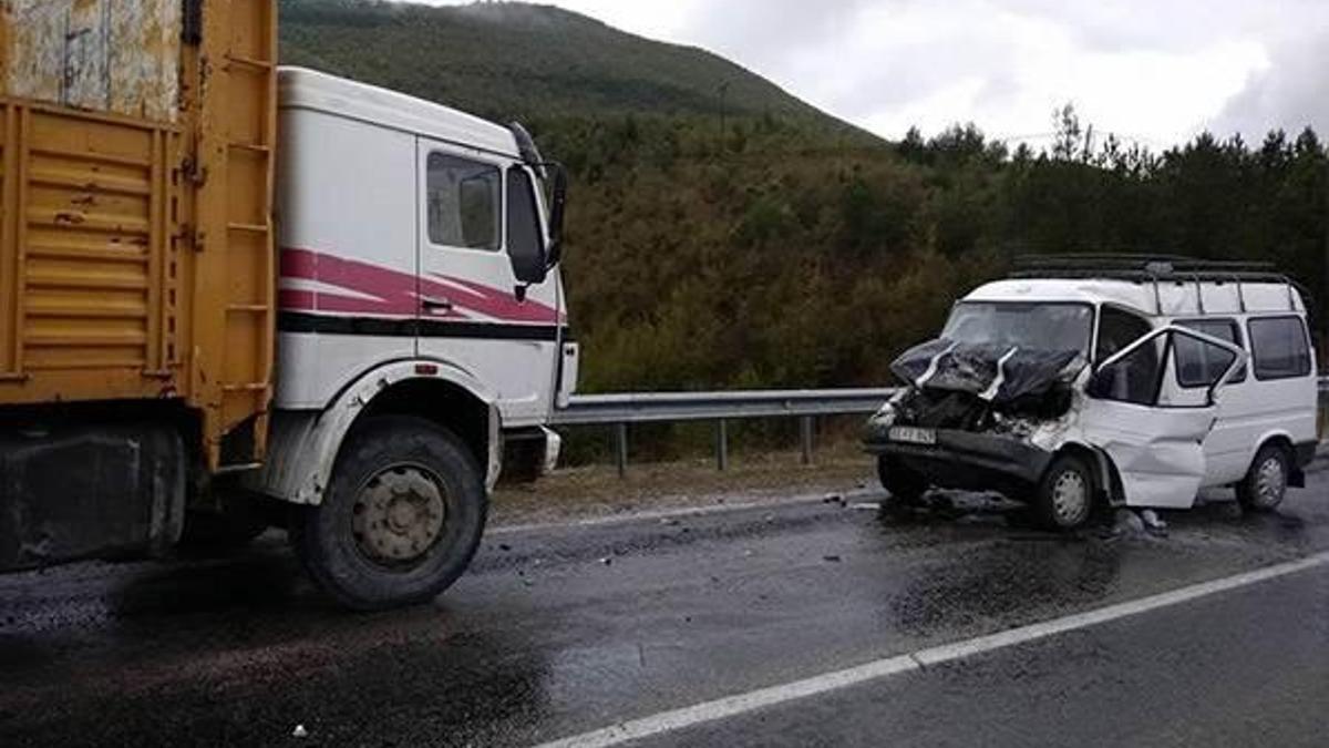 Trafikte Pazar bilançosu! 3 ölü 10 yaralı