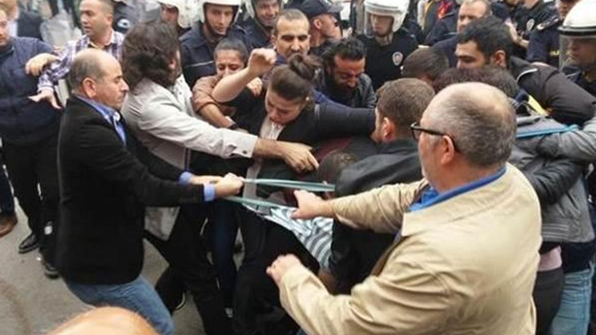 İzinsiz gösteriye polis müdahalesi: 29 gözaltı