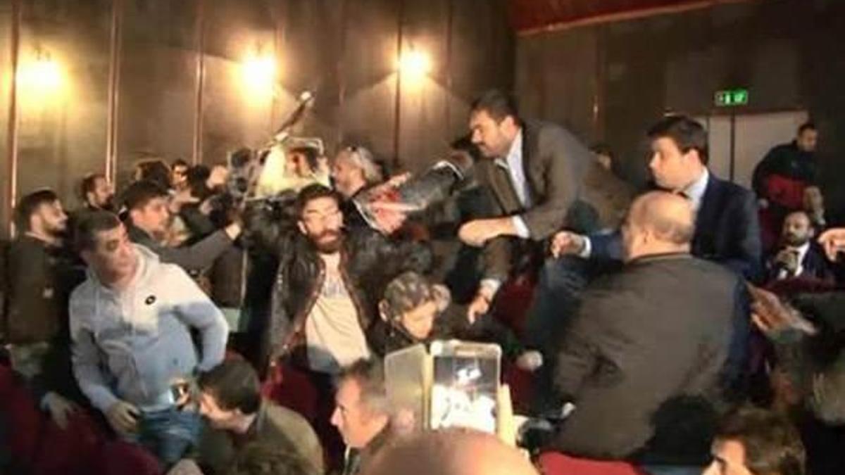 Kılıçdaroğlu'nun katıldığı sempozyumda Ankara protestosu