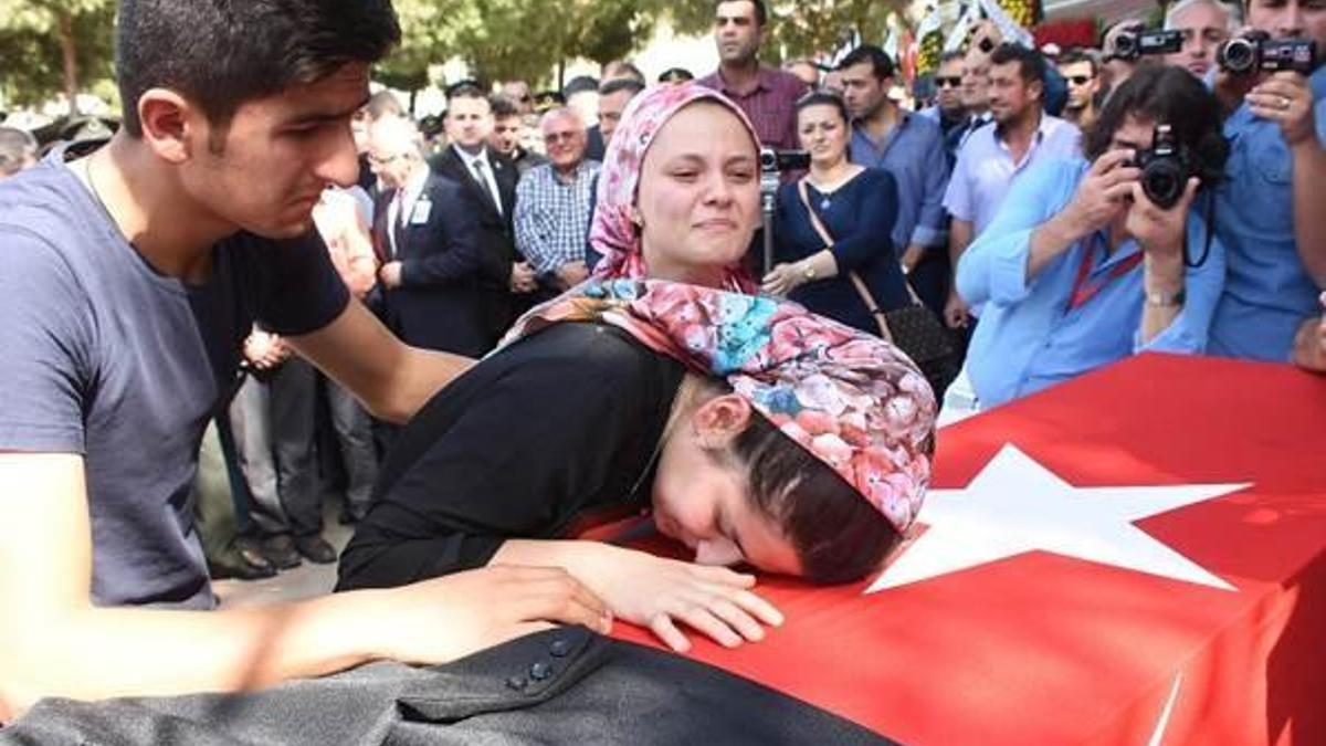 Şehit onbaşı Evren Kara gözyaşlarıyla uğurlandı