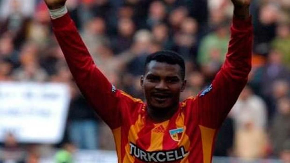Süper Lig Gol kralı futbolu bıraktı!