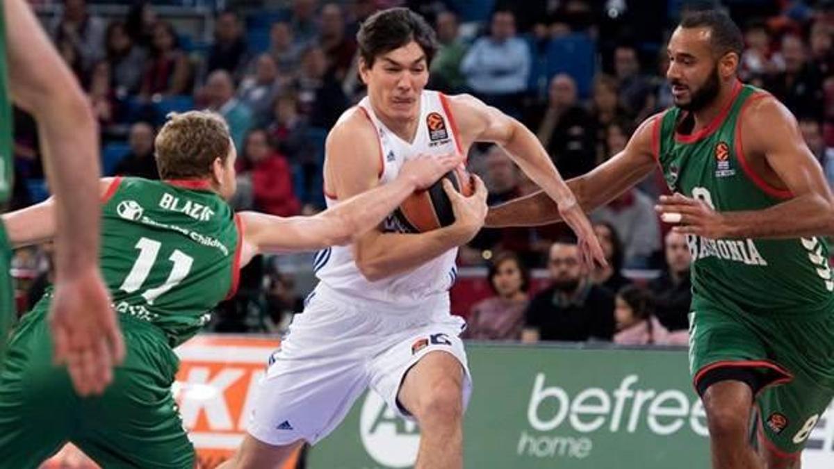 Anadolu Efes son çeyrekte yıkıldı
