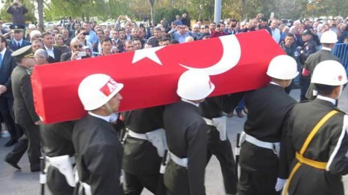 Şehit Er Erdoğan Çamurlu gözyaşları içinde son yolculuğuna uğurlandı