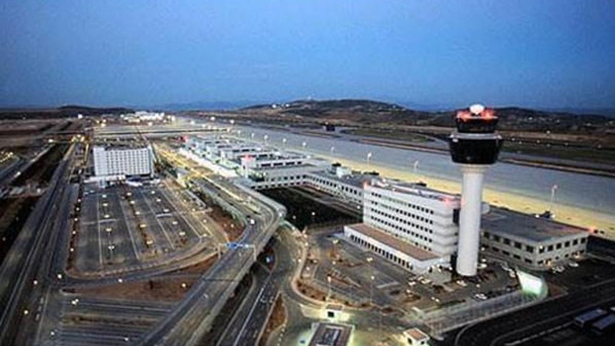 Rus kadın, Atina Havalanı'nda büyük miktarda para ile yakalandı