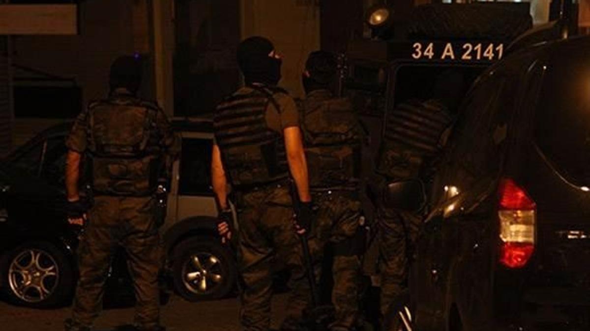 İstanbul'da terör operasyonu... Cephanelik ele geçirildi