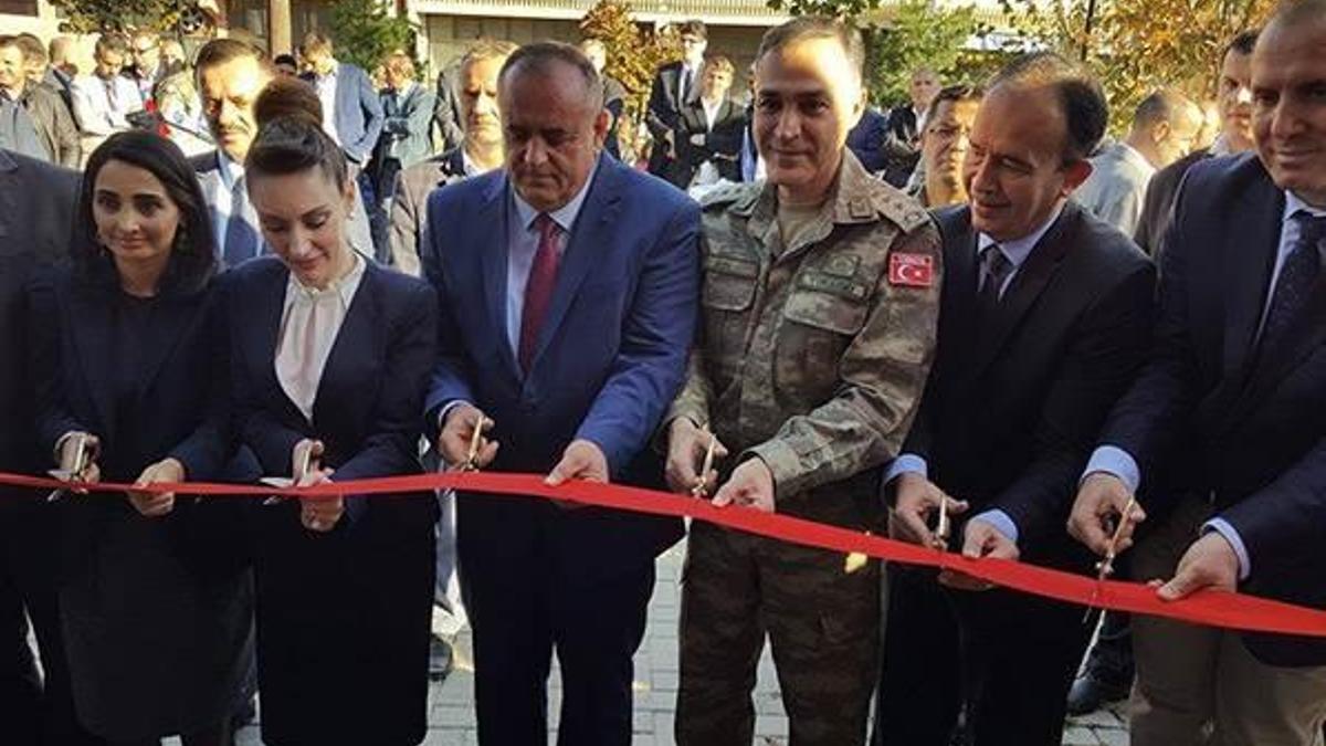 Kosova'da "Demokrasiye Selam" Sergisi açıldı