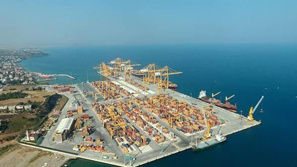 Asyaport Limanı dev gemiyi ağırladı