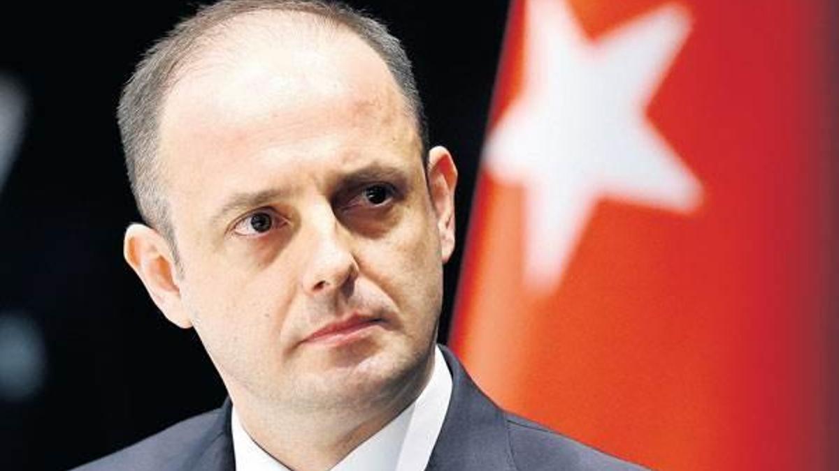Ters köşeye yatırdı