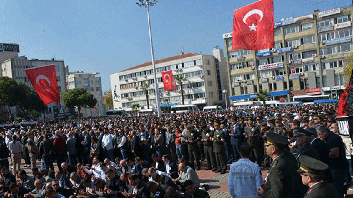 Şehit Yüzbaşı Çevik'i 10 bin kişi son yolculuğuna uğurladı