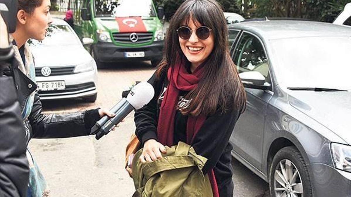 Ezgi Mola ekrana dönüyor