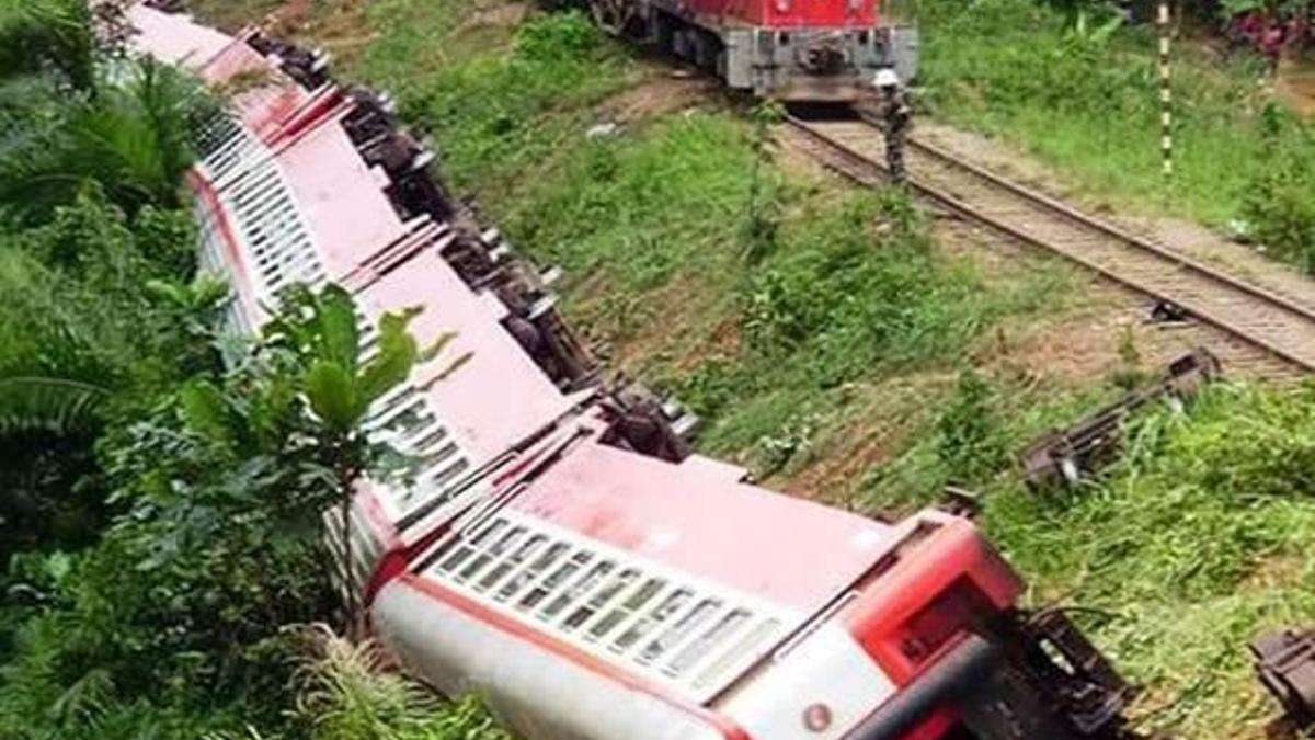 Kamerun'da tren raydan çıktı: 53 ölü