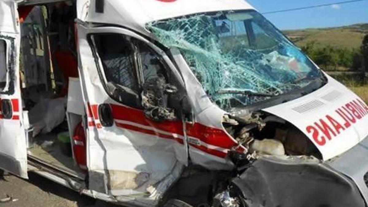Hasta taşıyan ambulans kaza yaptı!